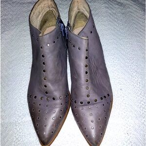 Franko Sarto Aquarian Boots
Womens 39/9 Stud Distressed
Gray Suede Bootie Shoes